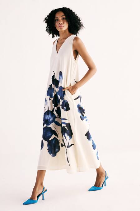 Buy Kharakapas White Cotton V-neck Celestial Ink Jumpsuit Online at Aza Fashions Buy_Kharakapas_White Cotton V-neck Celestial Ink Jumpsuit _Online_at_Aza_Fashions