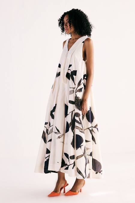Buy_Kharakapas_Off White Cotton Mul Printed Floral V-neck Jewel Eden Jumpsuit _Online_at_Aza_Fashions