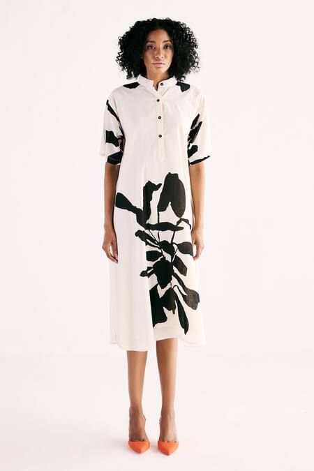 Kharakapas Off White Cotton Mandarin Collar Moonlit Flora Dress Online at Aza Fashions Kharakapas_Off White Cotton Mandarin Collar Moonlit Flora Dress _Online_at_Aza_Fashions