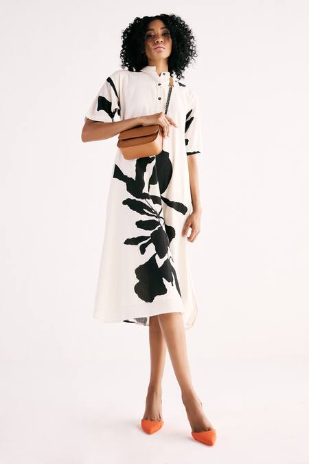 Kharakapas Off White Cotton Mandarin Collar Moonlit Flora Dress at Aza Fashions Kharakapas_Off White Cotton Mandarin Collar Moonlit Flora Dress _at_Aza_Fashions