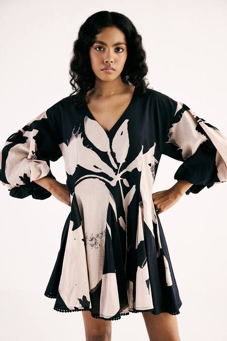 Buy_Kharakapas_Black Cotton Mul Print Abstract Floral V Neck Canopy Dress _Online_at_Aza_Fashions