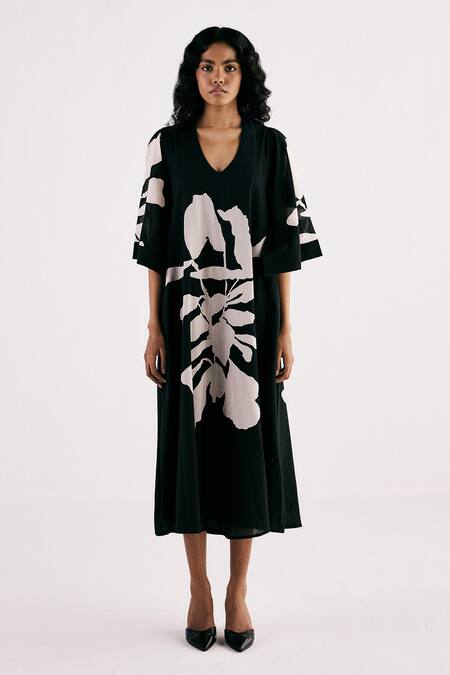 Buy Kharakapas Black Cotton V-neck Blanc Charms Print Online at Aza Fashions Buy_Kharakapas_Black Cotton V-neck Blanc Charms Print _Online_at_Aza_Fashions