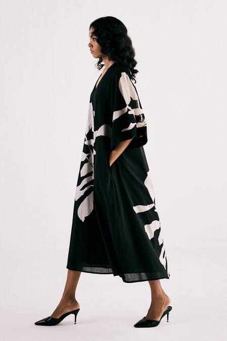 Shop Kharakapas Black Cotton V-neck Blanc Charms Print Online at Aza Fashions Shop_Kharakapas_Black Cotton V-neck Blanc Charms Print _Online_at_Aza_Fashions