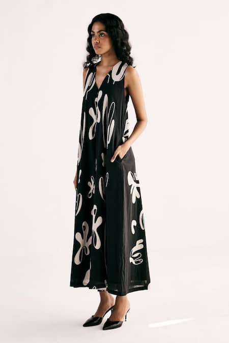 Buy_Kharakapas_Black Cotton Mul Print Cactus V Neck Jumpsuit _Online_at_Aza_Fashions