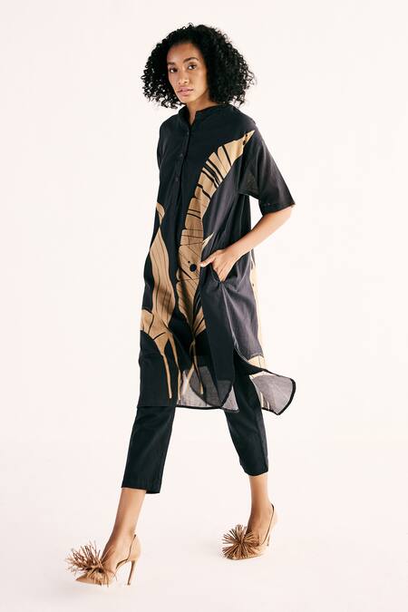 Kharakapas Grey Cotton Embroidery Bandeau Shadow Leaf Print Button Down Kurta With Pant Online at Aza Fashions Kharakapas_Grey Cotton Embroidery Bandeau Shadow Leaf Print Button Down Kurta With Pant _Online_at_Aza_Fashions