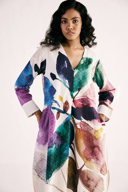 Kharakapas Off White Cotton V-neck Sunset Splash Floral Print A-line Kurta With Pant at Aza Fashions Kharakapas_Off White Cotton V-neck Sunset Splash Floral Print A-line Kurta With Pant _at_Aza_Fashions