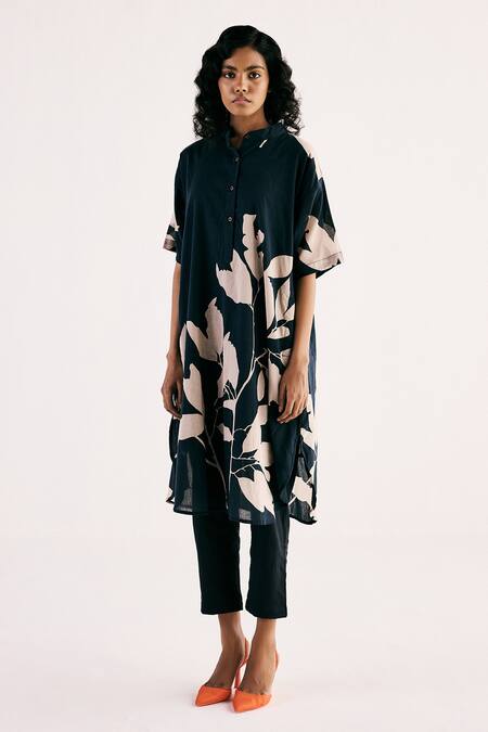 Shop Kharakapas Black , Satin Onyx Floral Print Curved Hem Kurta With Pant Online at Aza Fashions Shop_Kharakapas_Black , Satin Onyx Floral Print Curved Hem Kurta With Pant _Online_at_Aza_Fashions