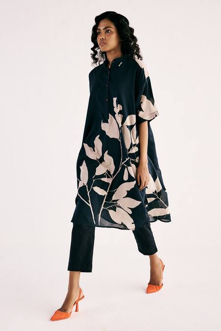 Kharakapas Black , Satin Onyx Floral Print Curved Hem Kurta With Pant at Aza Fashions Kharakapas_Black , Satin Onyx Floral Print Curved Hem Kurta With Pant _at_Aza_Fashions