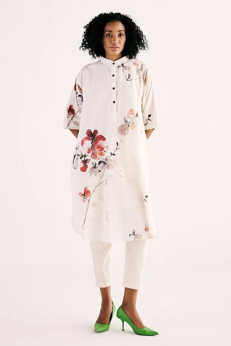 Shop Kharakapas Off White Cotton Embroidery Wisteria Floral Print Straight Kurta With Pant Online at Aza Fashions Shop_Kharakapas_Off White Cotton Embroidery Wisteria Floral Print Straight Kurta With Pant _Online_at_Aza_Fashions