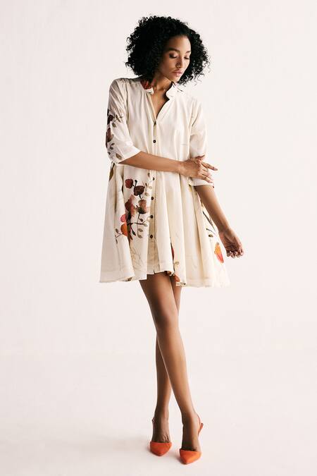 Buy Kharakapas Off White Cotton Collared Hibiscus Swing Fern Print Dress Online at Aza Fashions Buy_Kharakapas_Off White Cotton Collared Hibiscus Swing Fern Print Dress _Online_at_Aza_Fashions