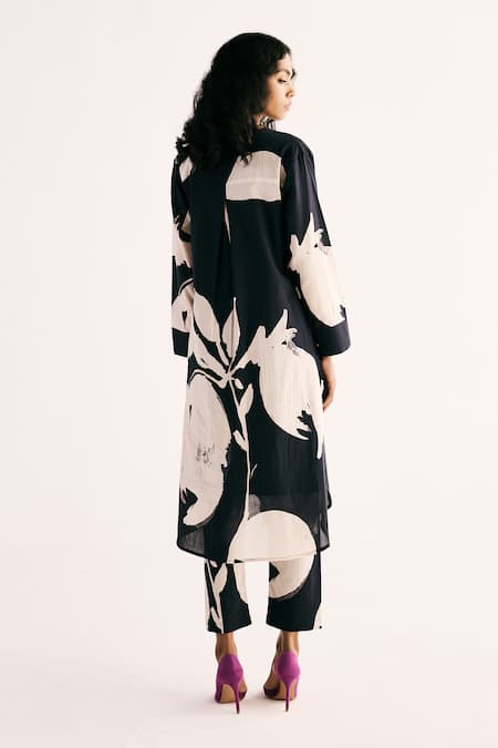 Shop Kharakapas Black Cotton Embroidery V-neck Maven Floral Print Straight With Pant at Aza Fashions Shop_Kharakapas_Black Cotton Embroidery V-neck Maven Floral Print Straight With Pant _at_Aza_Fashions