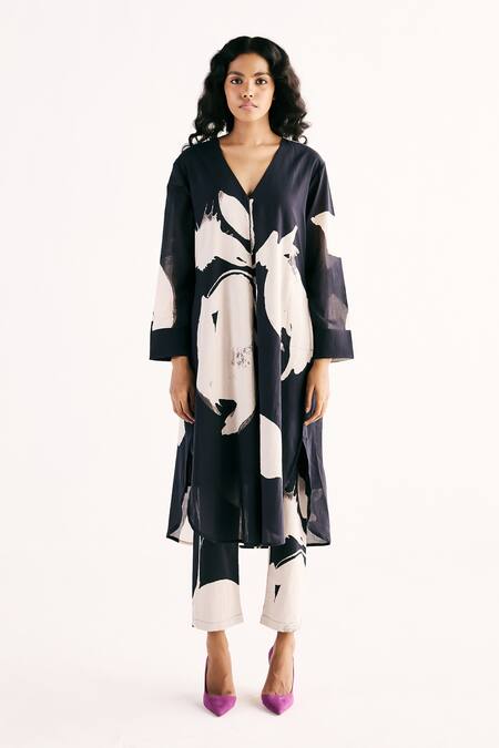 Kharakapas Black Cotton Embroidery V-neck Maven Floral Print Straight With Pant Online at Aza Fashions Kharakapas_Black Cotton Embroidery V-neck Maven Floral Print Straight With Pant _Online_at_Aza_Fashions