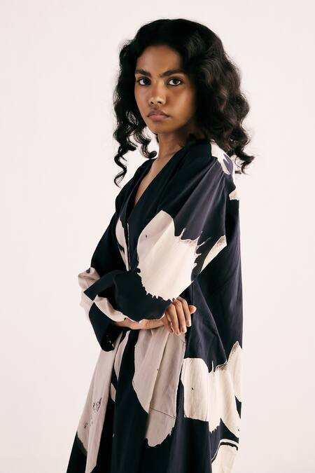 Kharakapas Black Cotton Embroidery V-neck Maven Floral Print Straight With Pant at Aza Fashions Kharakapas_Black Cotton Embroidery V-neck Maven Floral Print Straight With Pant _at_Aza_Fashions