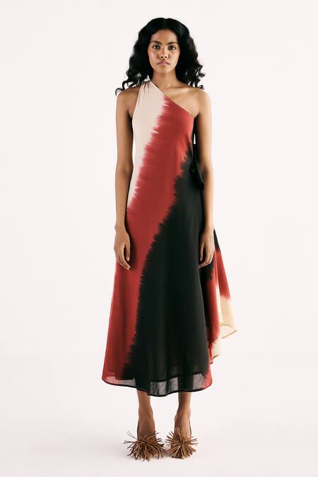 Kharakapas Red Cotton One Shoulder Horizon Gradient Pattern Asymmetric Dress Online at Aza Fashions Kharakapas_Red Cotton One Shoulder Horizon Gradient Pattern Asymmetric Dress _Online_at_Aza_Fashions