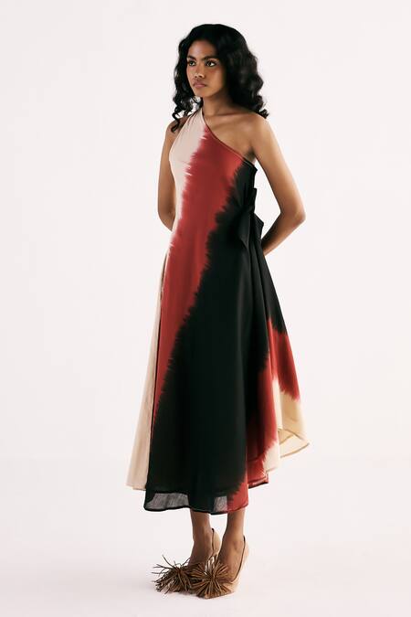 Kharakapas Red Cotton One Shoulder Horizon Gradient Pattern Asymmetric Dress at Aza Fashions Kharakapas_Red Cotton One Shoulder Horizon Gradient Pattern Asymmetric Dress _at_Aza_Fashions