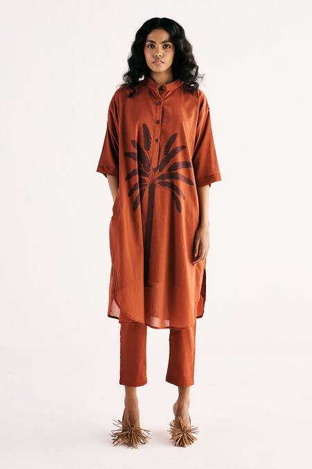 Kharakapas Red Cotton Bandeau Neck Rustic Palm Print Straight Kurta With Pant Online at Aza Fashions Kharakapas_Red Cotton Bandeau Neck Rustic Palm Print Straight Kurta With Pant _Online_at_Aza_Fashions
