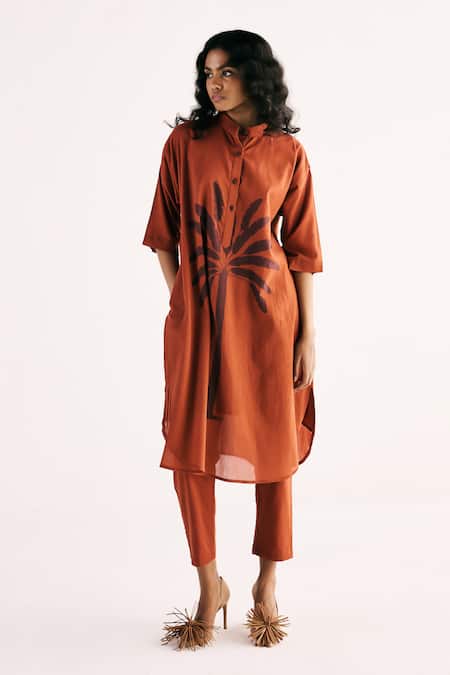 Buy Kharakapas Red Cotton Bandeau Neck Rustic Palm Print Straight Kurta With Pant Online at Aza Fashions Buy_Kharakapas_Red Cotton Bandeau Neck Rustic Palm Print Straight Kurta With Pant _Online_at_Aza_Fashions