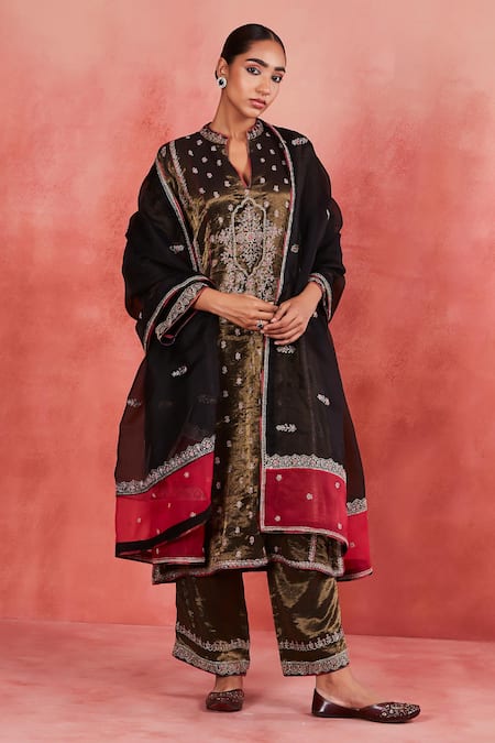 Sue Mue Zahira Floral Jaal Embroidered Panelled Kurta Set 