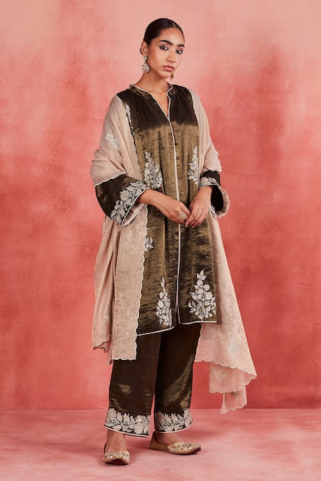 Sue Mue Samiya Thread Embroidered Gathered Kurta Set 