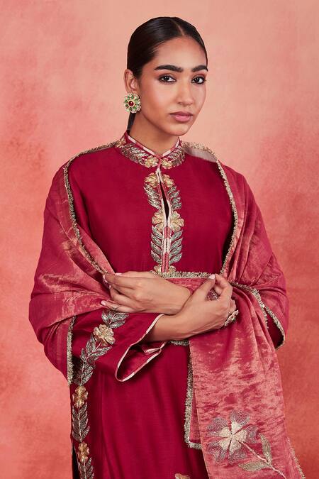 Sue Mue Red Handloom Cotton, Silk Embroidery Siham Floral Panelled Kurta Pant Set at Aza Fashions Sue Mue_Red Handloom Cotton, Silk Embroidery Siham Floral Panelled Kurta Pant Set _at_Aza_Fashions