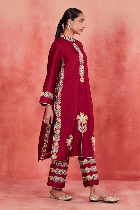 Shop Sue Mue Red Handloom Cotton, Silk Embroidery Siham Floral Panelled Kurta Pant Set Shop_Sue Mue_Red Handloom Cotton, Silk Embroidery Siham Floral Panelled Kurta Pant Set