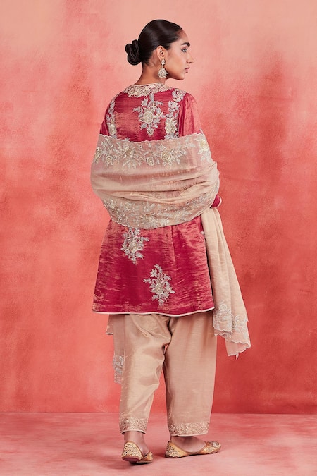 Shop Sue Mue Pink , Handloom Embroidery, Zari, Sequins Aafreen Short Kurta Set at Aza Fashions Shop_Sue Mue_Pink , Handloom Embroidery, Zari, Sequins Aafreen Short Kurta Set _at_Aza_Fashions