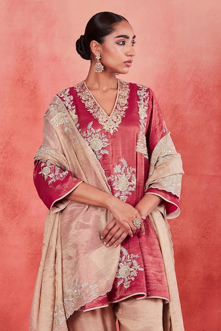 Buy Sue Mue Pink , Handloom Embroidery, Zari, Sequins Aafreen Short Kurta Set Online at Aza Fashions Buy_Sue Mue_Pink , Handloom Embroidery, Zari, Sequins Aafreen Short Kurta Set _Online_at_Aza_Fashions