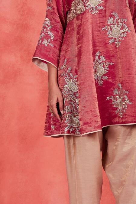 Shop Sue Mue Pink , Handloom Embroidery, Zari, Sequins Aafreen Short Kurta Set Online at Aza Fashions Shop_Sue Mue_Pink , Handloom Embroidery, Zari, Sequins Aafreen Short Kurta Set _Online_at_Aza_Fashions