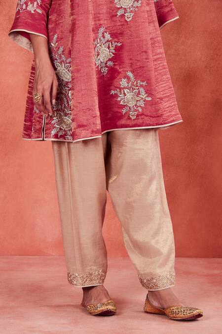Sue Mue Pink , Handloom Embroidery, Zari, Sequins Aafreen Short Kurta Set at Aza Fashions Sue Mue_Pink , Handloom Embroidery, Zari, Sequins Aafreen Short Kurta Set _at_Aza_Fashions
