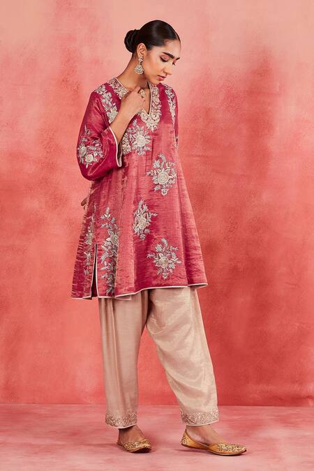 Shop Sue Mue Pink , Handloom Embroidery, Zari, Sequins Aafreen Short Kurta Set Shop_Sue Mue_Pink , Handloom Embroidery, Zari, Sequins Aafreen Short Kurta Set