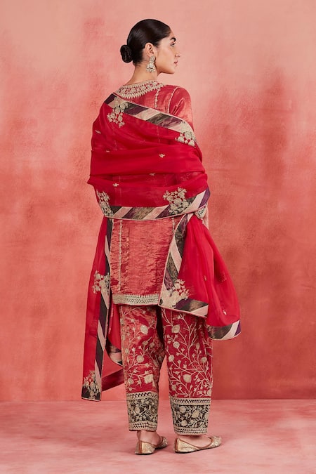 Sue Mue Azra Dori Yoke Embroidered Short Kurta Set 