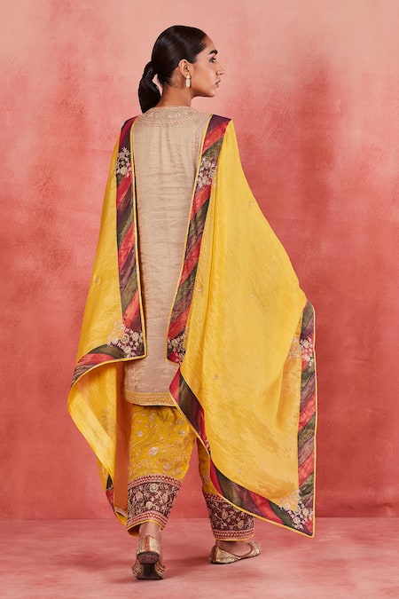 Sue Mue Ayah Zari Yoke Embroidered Short Kurta Set 