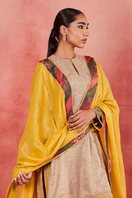 Sue Mue Beige Handloom , Embroidery, Lace, Zari Ayah Yoke Short Kurta Set at Aza Fashions Sue Mue_Beige Handloom , Embroidery, Lace, Zari Ayah Yoke Short Kurta Set _at_Aza_Fashions