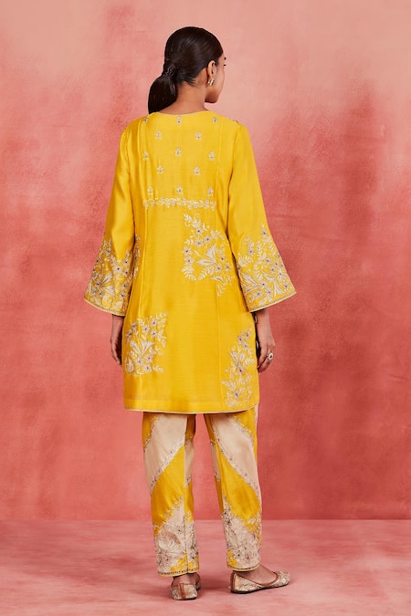 Sue Mue Yellow Handloom Cotton Embroidery, Zari V-neck Aala Kurta Set Online at Aza Fashions Sue Mue_Yellow Handloom Cotton Embroidery, Zari V-neck Aala Kurta Set _Online_at_Aza_Fashions