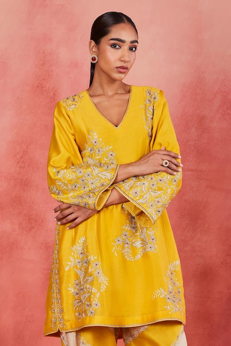 Buy Sue Mue Yellow Handloom Cotton Embroidery, Zari V-neck Aala Kurta Set Online at Aza Fashions Buy_Sue Mue_Yellow Handloom Cotton Embroidery, Zari V-neck Aala Kurta Set _Online_at_Aza_Fashions