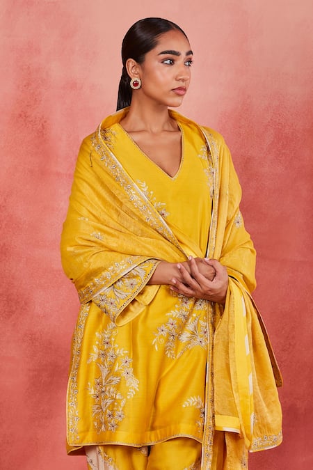 Buy Sue Mue Yellow Handloom Cotton Embroidery, Zari V-neck Aala Kurta Set Buy_Sue Mue_Yellow Handloom Cotton Embroidery, Zari V-neck Aala Kurta Set