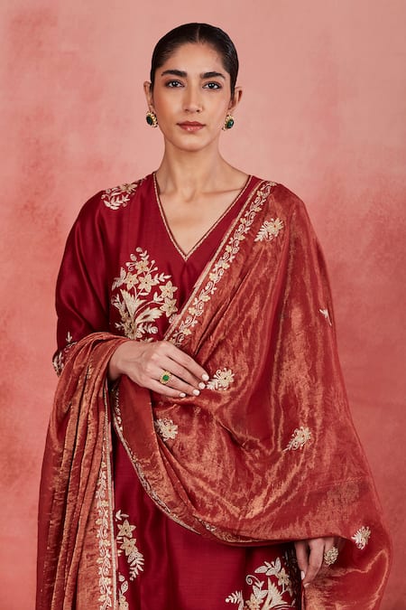 Sue Mue Red Handloom Cotton, Cotton, Tissue Embroidery, Abda Floral Kurta Salwar Set Online at Aza Fashions Sue Mue_Red Handloom Cotton, Cotton, Tissue Embroidery, Abda Floral Kurta Salwar Set _Online_at_Aza_Fashions