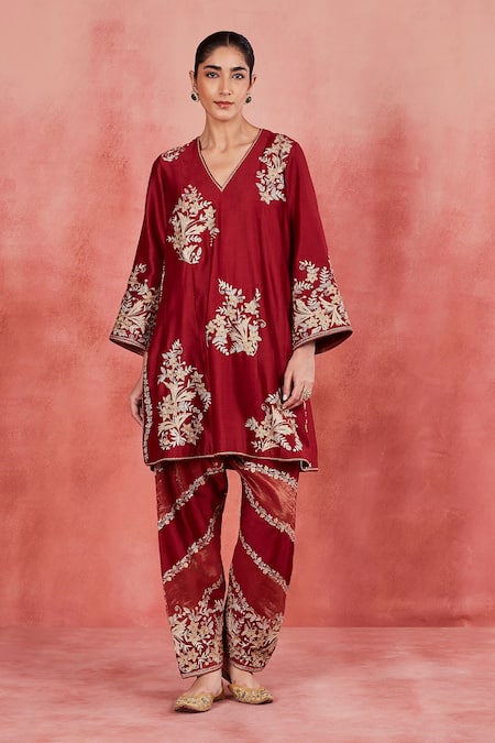 Shop Sue Mue Red Handloom Cotton, Cotton, Tissue Embroidery, Abda Floral Kurta Salwar Set Online at Aza Fashions Shop_Sue Mue_Red Handloom Cotton, Cotton, Tissue Embroidery, Abda Floral Kurta Salwar Set _Online_at_Aza_Fashions