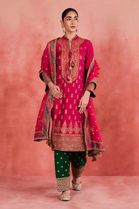 Sue Mue Latifa Dori Embroidered Panelled Kurta Set 