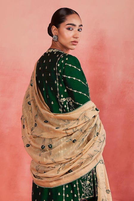 Buy_Sue Mue_Green Ramie, Handloom Cotton Zari V-neck Kamila Mughal Embroidered Kurta Set _Online_at_Aza_Fashions