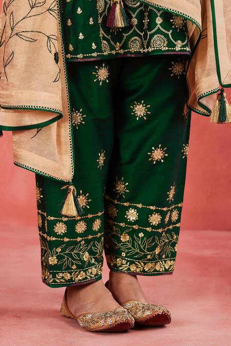 Shop_Sue Mue_Green Ramie, Handloom Cotton Zari V-neck Kamila Mughal Embroidered Kurta Set _Online_at_Aza_Fashions