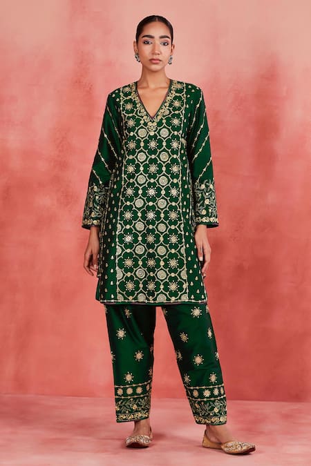 Buy_Sue Mue_Green Ramie, Handloom Cotton Zari V-neck Kamila Mughal Embroidered Kurta Set 