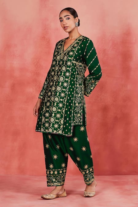 Shop_Sue Mue_Green Ramie, Handloom Cotton Zari V-neck Kamila Mughal Embroidered Kurta Set 