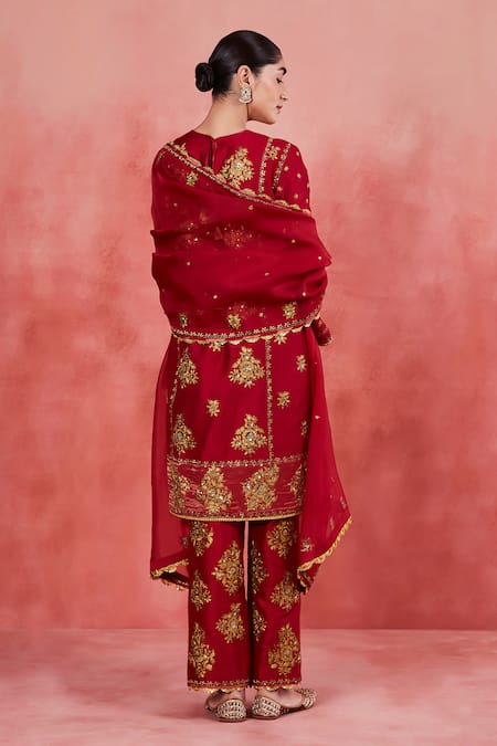 Sue Mue Red Silk Organza, Ramie, Rayon Zari, Sequins, Najiya Floral Applique Kurta Set Online at Aza Fashions Sue Mue_Red Silk Organza, Ramie, Rayon Zari, Sequins, Najiya Floral Applique Kurta Set _Online_at_Aza_Fashions