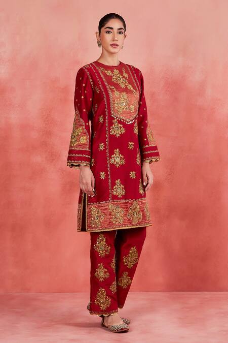 Shop Sue Mue Red Silk Organza, Ramie, Rayon Zari, Sequins, Najiya Floral Applique Kurta Set Shop_Sue Mue_Red Silk Organza, Ramie, Rayon Zari, Sequins, Najiya Floral Applique Kurta Set