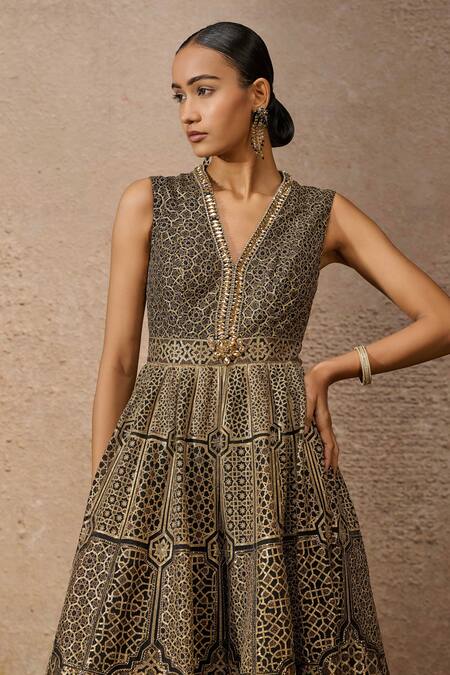 Buy_Tarun Tahiliani_Black Tulle Sequins V-neck Architecture Motif Jumpsuit _Online_at_Aza_Fashions