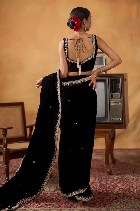 Bhawna Sethi Nusrat Embroidered Pre-Stitched Saree With Blouse 