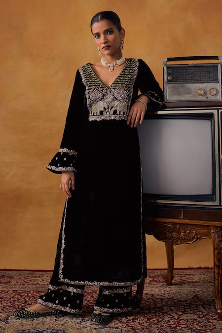 Buy_Bhawna Sethi_Black Silk, Velvet, Tissue Zeenat Zardozi Work Kurta Palazzo Set With Potli _Online_at_Aza_Fashions