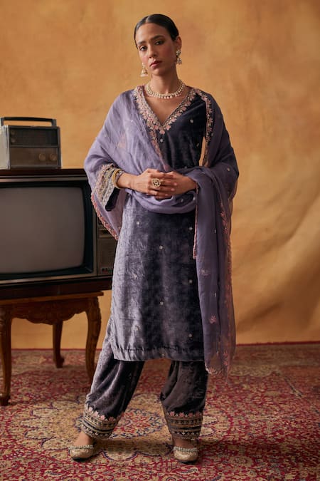 Bhawna Sethi Purple Kurta And Salwar Silk Velvet Embroidered Zardozi Fatima Set With Potli 