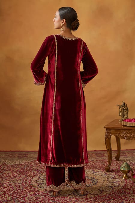 Bhawna Sethi Nur Jahan Silk Velvet Embroidered Kurta Pant Set 